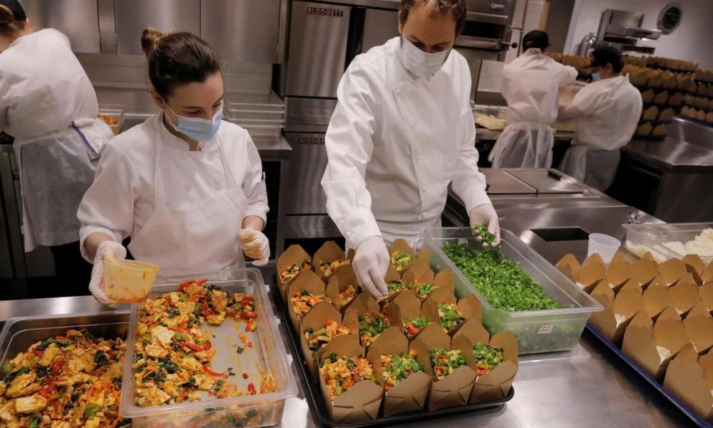 «Αντεπίθεση» σεφ κατά των μέτρων Τραμπ: Στηρίζουν Μπάιντεν